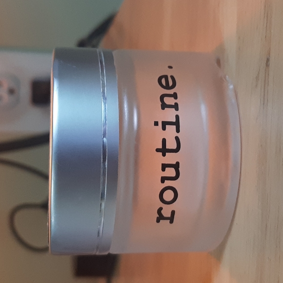Routine Deodorant refillable glass jar - Picture 2 of 3